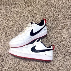 Youth size 7 or fit like women’s 8